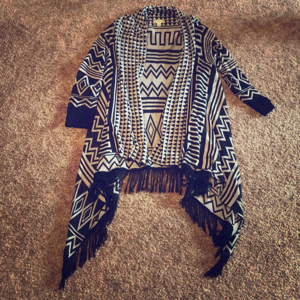 3/4 sleeve Aztec sweater